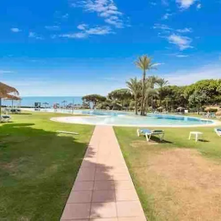Amazing Front Line Beach Flat In Cabopino *