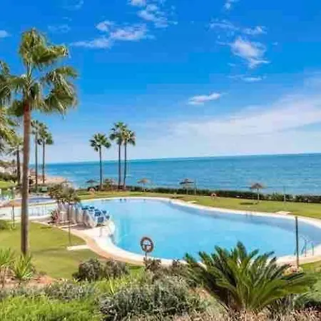 Amazing Front Line Beach Flat In Cabopino *