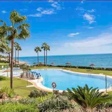 Amazing Front Line Beach Flat In Cabopino *
