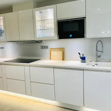 Amazing Front Line Beach Flat In Cabopino Marbella